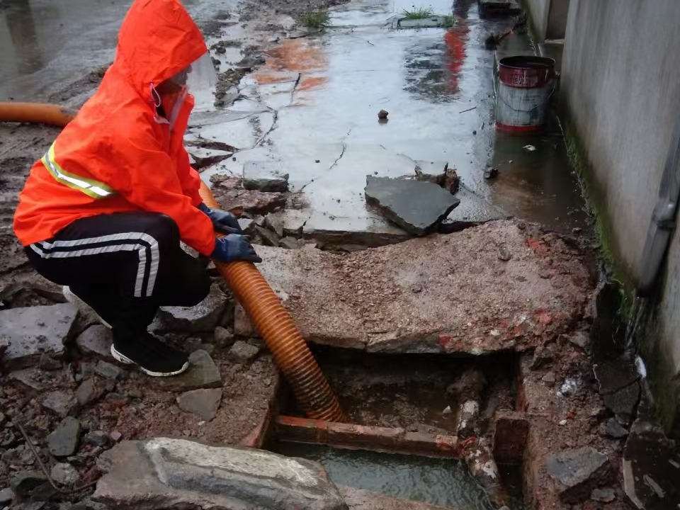 北京专业清理污水池 炜誉市政以规范流程守护城市 “肠道”